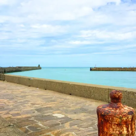 شقة With 2 Bedrooms In With Wifi 200 M From The Beach