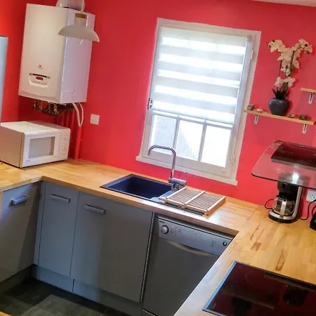 With 2 Bedrooms In With Wifi 200 M From The Beach