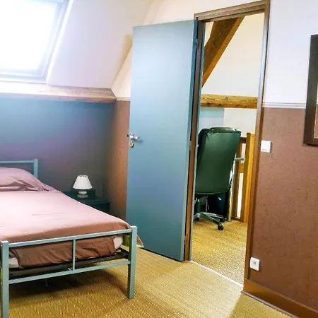 With 2 Bedrooms In With Wifi 200 M From The Beach