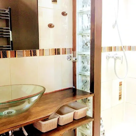 With 2 Bedrooms In With Wifi 200 M From The Beach شقة