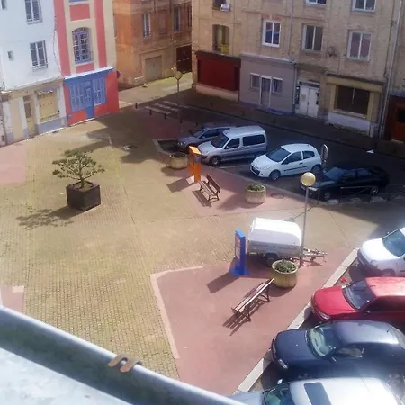 With 2 Bedrooms In With Wifi 200 M From The Beach Apartment *